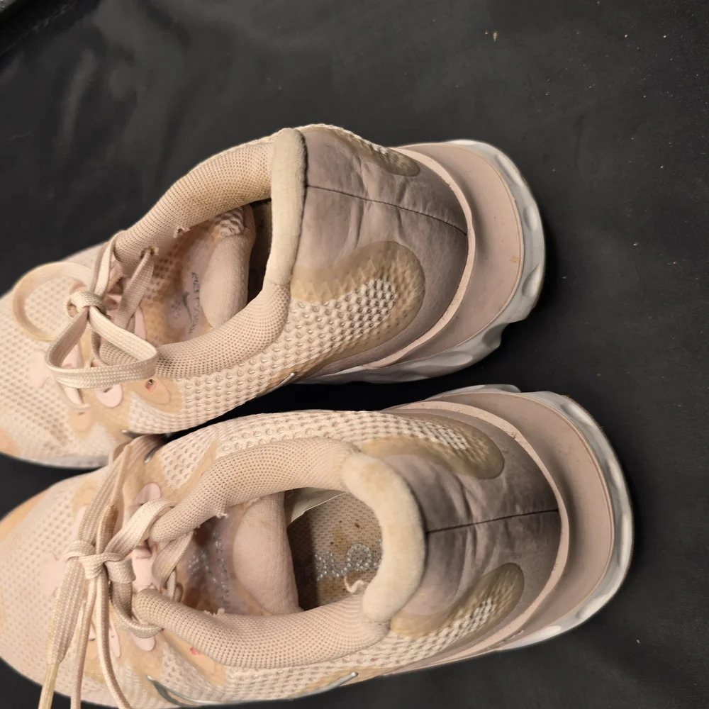 Nike Cream and White Athletic Shoes with Streamlined Design‎